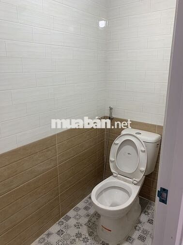 Phòng nhà mặt tiền sáng thoáng mát không chung chủ dư sức đậu ô tô