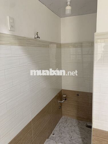 Phòng nhà mặt tiền sáng thoáng mát không chung chủ dư sức đậu ô tô