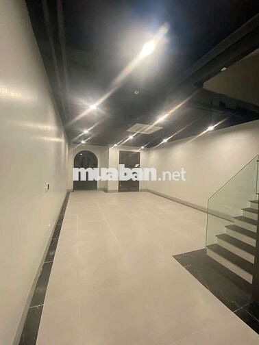 Cho thuê shophouse 5 tầng diện tích 500 m giá 35 triệu Vinhomes GL