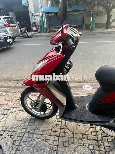 Honda Click màu Đỏ ( xe tay ga giá rẻ)