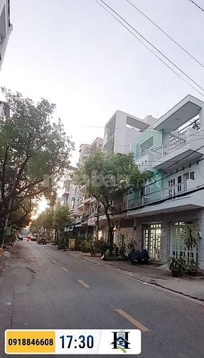 Q.8 / Đường trước nhà 10m / 4m x 15m / 8.x TỶ / 3 TẦNG / MTKD