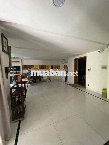 📱 NHÀ RỘNG MT C18_(K300)_10x20m_TRỆT 3 LẦU MỚI ĐẸP.