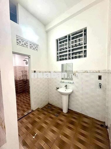 Nhà gác lửng Phú Hoà, xây dựng chắc chắn, DT: 5x20, thổ cư 60, có 3PN