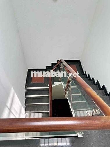 Bán nhà 3 tầng gần Phạm Văn Đồng, 65m2, HXH, giá 6.1tỷ Thủ Đức. gấp