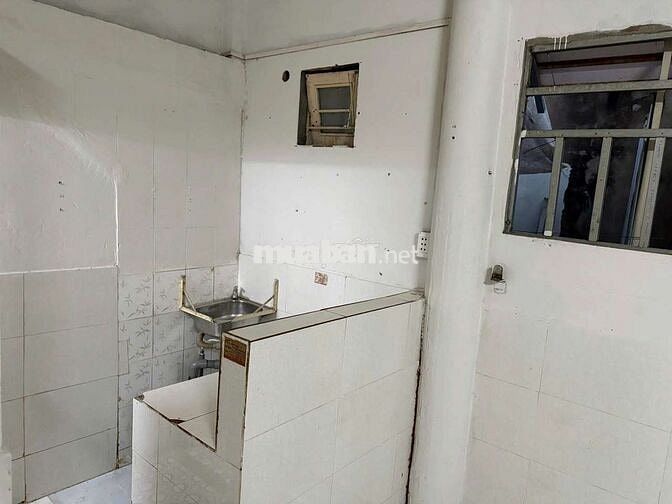 Nhà 70, sân rộng, cây xanh, yên tĩnh, ĐN riêng