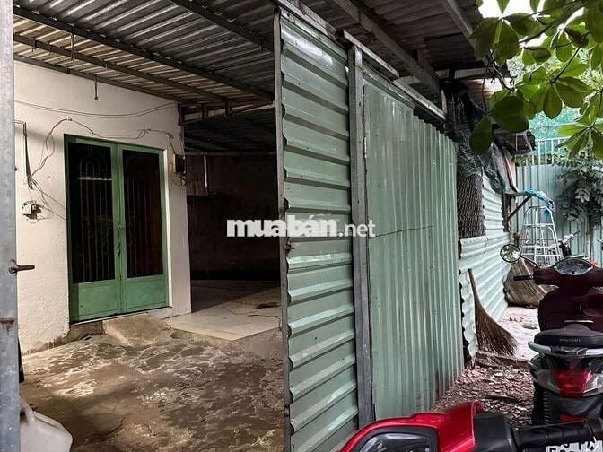 Nhà 70, sân rộng, cây xanh, yên tĩnh, ĐN riêng