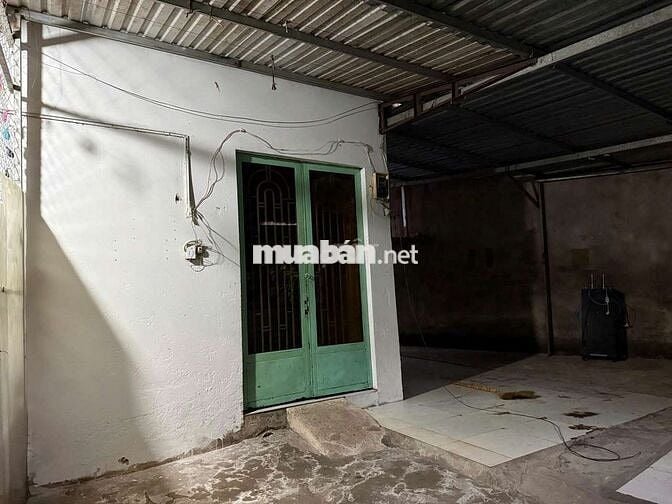 Nhà 70, sân rộng, cây xanh, yên tĩnh, ĐN riêng