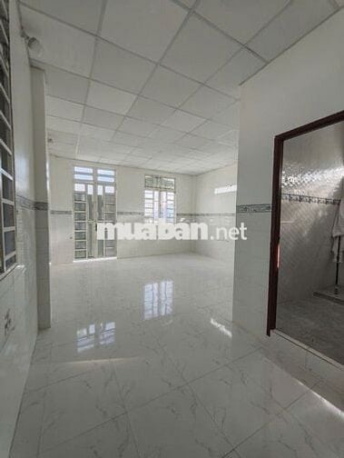 Cho thuê nhà 4 triêụ 2 góc mặt tiền gần bệnh viện Phụ Sản Cần Thơ