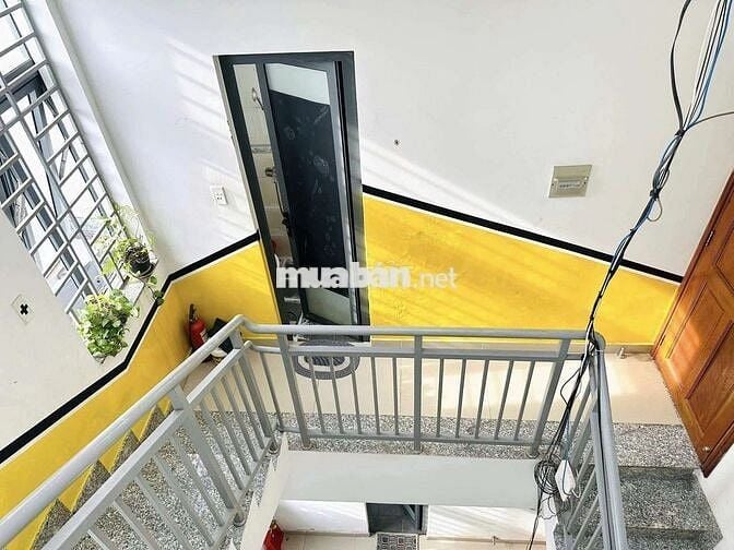 Cần pass giường KTX Dương Quảng Hàm