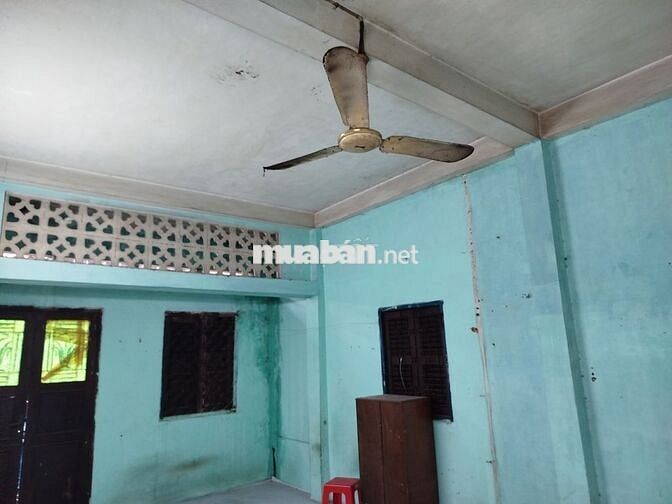 Phòng lâu 1 ,30m2 ,có sân trước 12 m2 toilet riêng , Phòng lầu 2 14m2