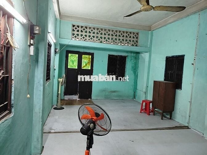 Phòng lâu 1 ,30m2 ,có sân trước 12 m2 toilet riêng , Phòng lầu 2 14m2