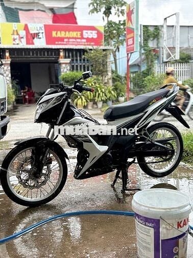 Xe máy Honda Sonic màu đen trắng