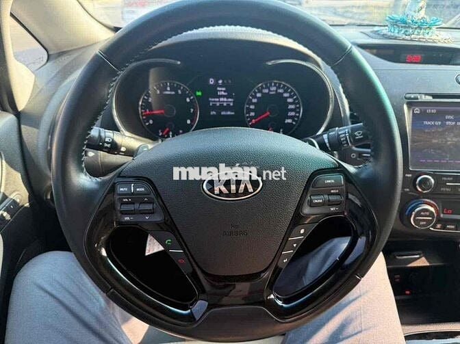 Kia Cerato 2017 2.0 AT - 10000 km