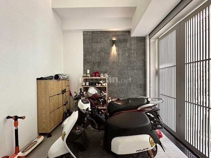 Cần bán gấp hẻm 5m khu nội bộ Hai Bà Trưng,Q.1.DT 4 x18, 5 tầng, 20 tỷ