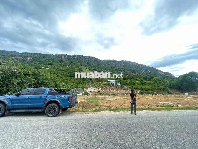 Kẹt tiền bán gấp 500m2 đất view trực diện Vịnh Cam Ranh sổ sẵn