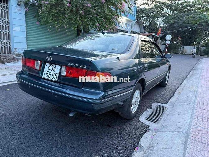 Toyota Camry 1999 - form đèn bông