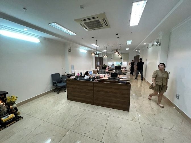 Cho thuê văn phòng tầng 1 và tầng 4, đường to rộng số 2A Đỗ Quang