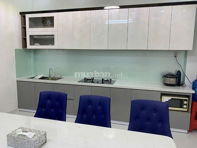 Nhà MT Nguyễn Lộ Trạch 4x22m nhà đẹp gần Chợ, Nhà thờ + khu dân trí 