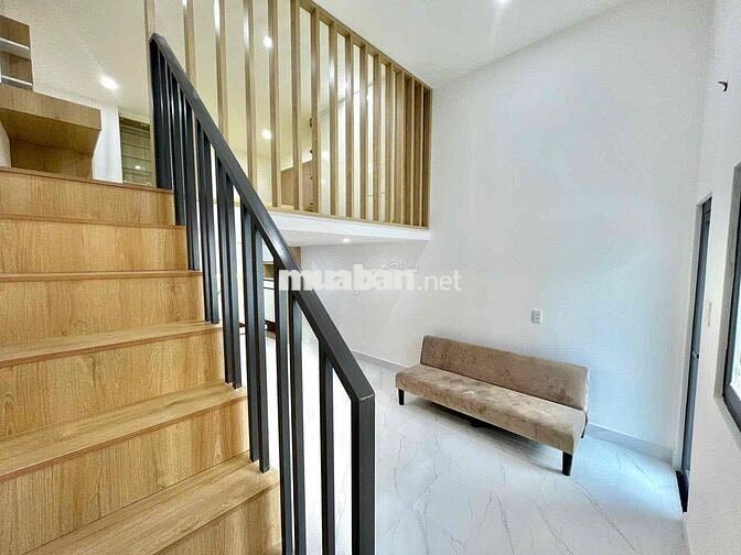 Căn Hộ Gác Thang Máy Hầm Xe Luxury Gác Cao 1m8 Ngay Toà Nhà Viettell