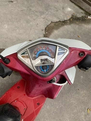 Cần bán xe Yamaha LUVIRS 125cc màu trắng, biển 29C1