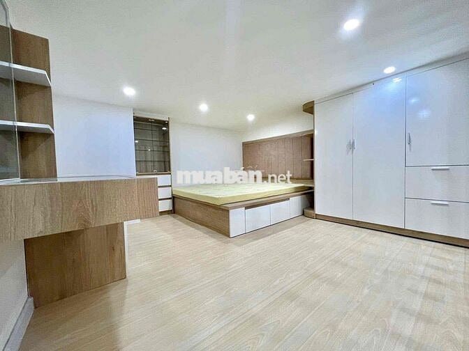 Căn Hộ Gác Thang Máy Hầm Xe Luxury Gác Cao 1m8 Ngay Toà Nhà Viettell