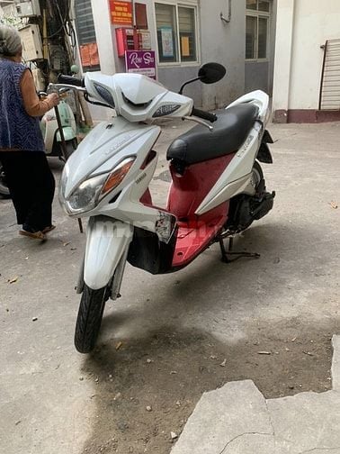 Cần bán xe Yamaha LUVIRS 125cc màu trắng, biển 29C1