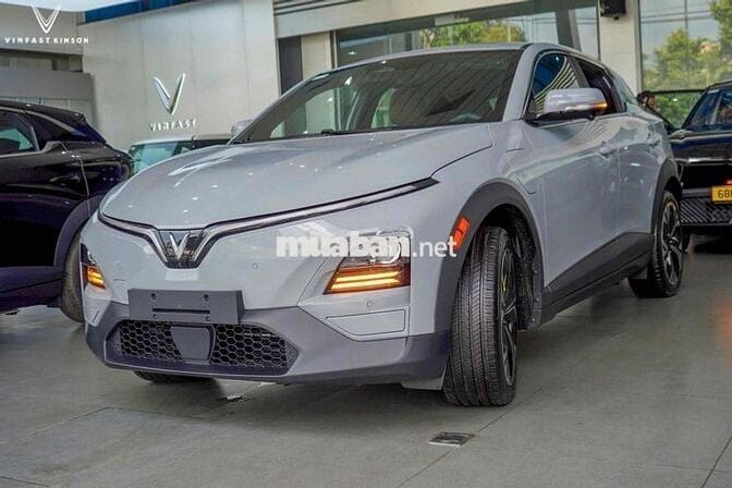 VinFast VF6 Limiter Xám/nâu sẵn giao liền