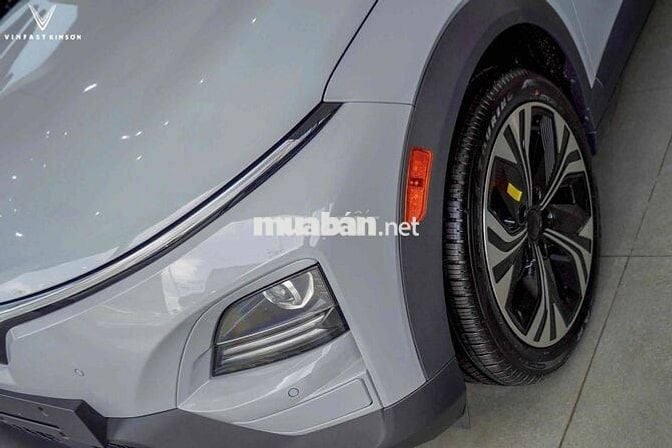 VinFast VF6 Limiter Xám/nâu sẵn giao liền