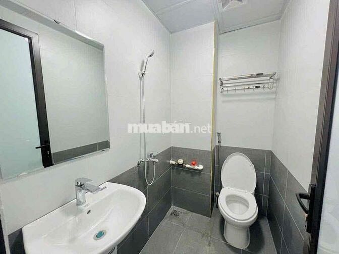 Cho thuê căn hộ mới khai trương ban công cực thoáng quận 10