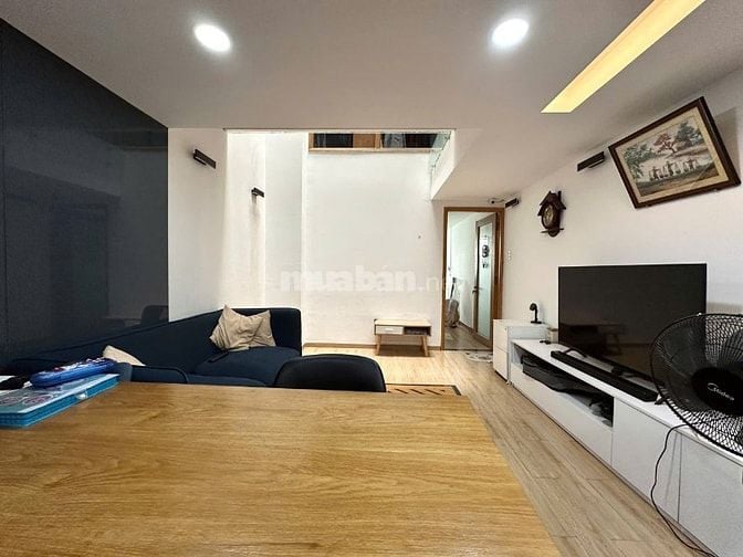 Cần bán gấp hẻm 5m khu nội bộ Hai Bà Trưng,Q.1.DT 4 x18, 5 tầng, 20 tỷ