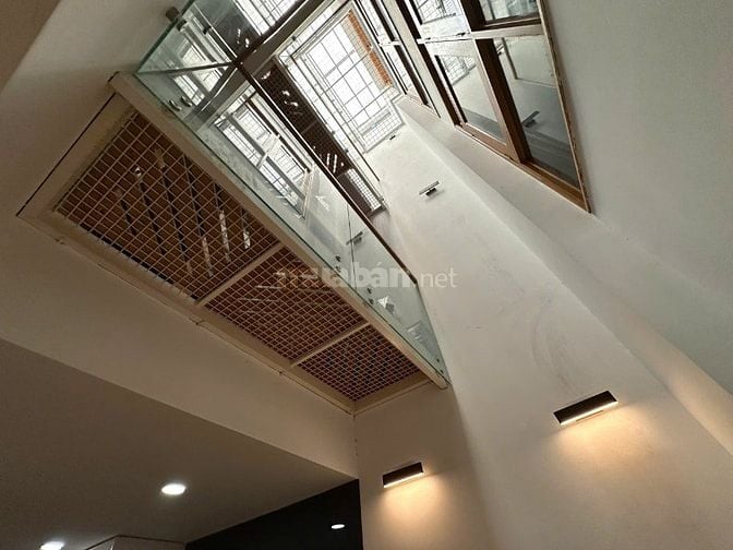 Cần bán gấp hẻm 5m khu nội bộ Hai Bà Trưng,Q.1.DT 4 x18, 5 tầng, 20 tỷ