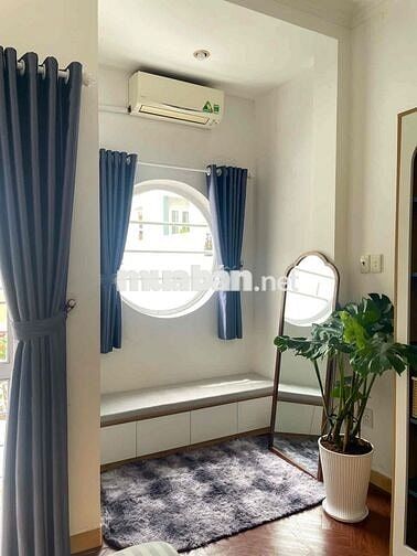 Phòng ban công 40m2 mới 100% gần Phố đi bộ Nguyễn Huệ