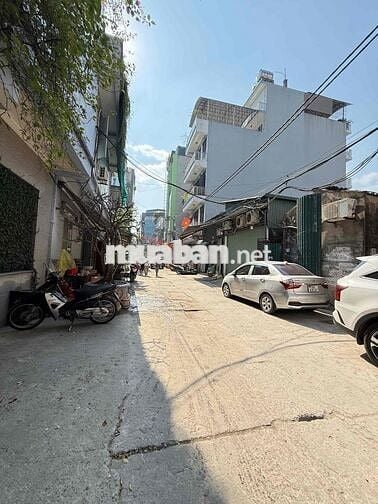 Một căn nhà hiếm đúng nghĩa – đường trước nhà 10m – kinh doanh