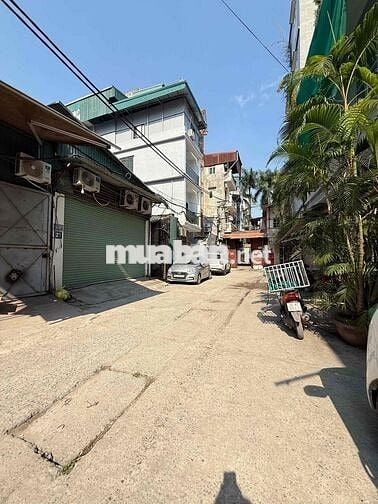 Một căn nhà hiếm đúng nghĩa – đường trước nhà 10m – kinh doanh