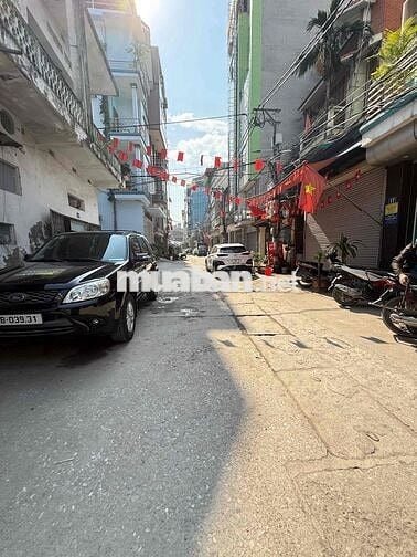 Một căn nhà hiếm đúng nghĩa – đường trước nhà 10m – kinh doanh