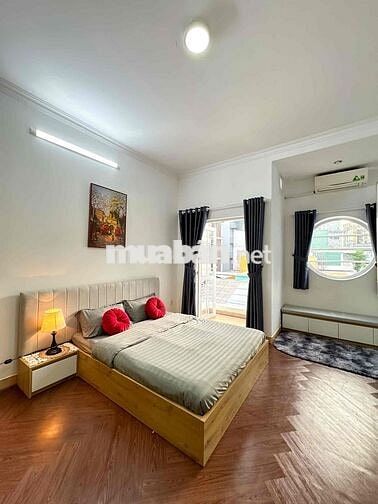 Phòng ban công 40m2 mới 100% gần Phố đi bộ Nguyễn Huệ