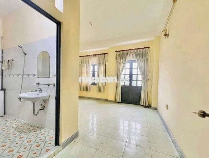 5*16. Nhà 2 lầu 4pn 5wc. Gần chợ 3 Bầu. Tch Q12