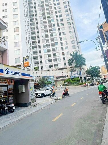 💼 Tòa Nhà 5 Tầng Quận 1 – Thang Máy, Diện Tích 5.5x20m – Giá Cực Tốt