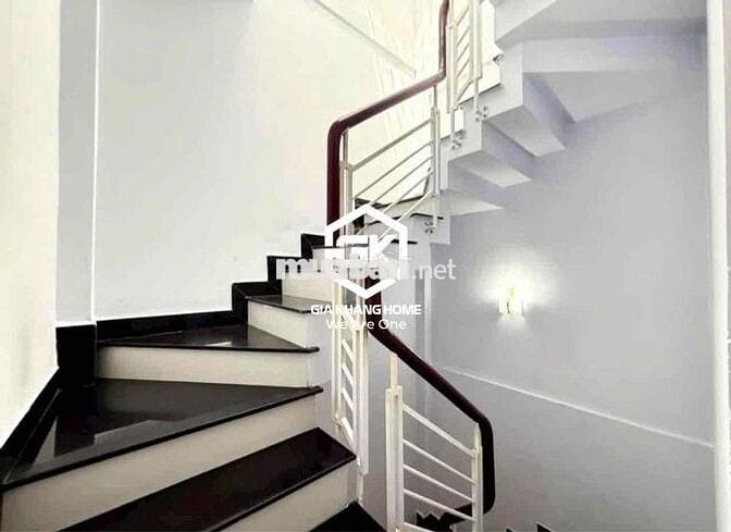 CHO THUÊ NHÀ 3 TẦNG 2 PHÒNG NGỦ FULL NỘI THẤT NGAY TRUNG TÂM CẠNH CHỢ