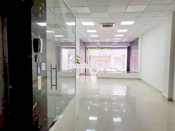 💼 Tòa Nhà 5 Tầng Quận 1 – Thang Máy, Diện Tích 5.5x20m – Giá Cực Tốt