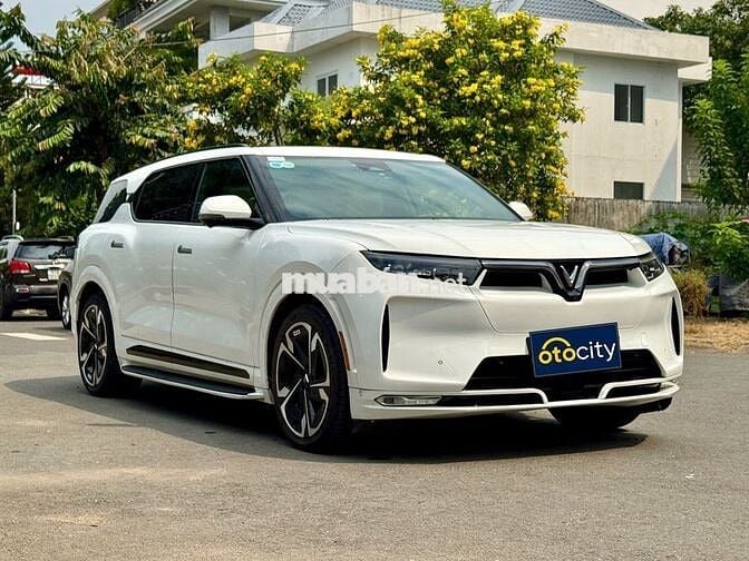 VF9 Plus 2023 - Màu trắng - 2v5km - Thuê pin (SDI)