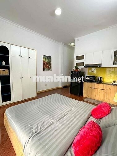 Phòng ban công 40m2 mới 100% gần Phố đi bộ Nguyễn Huệ