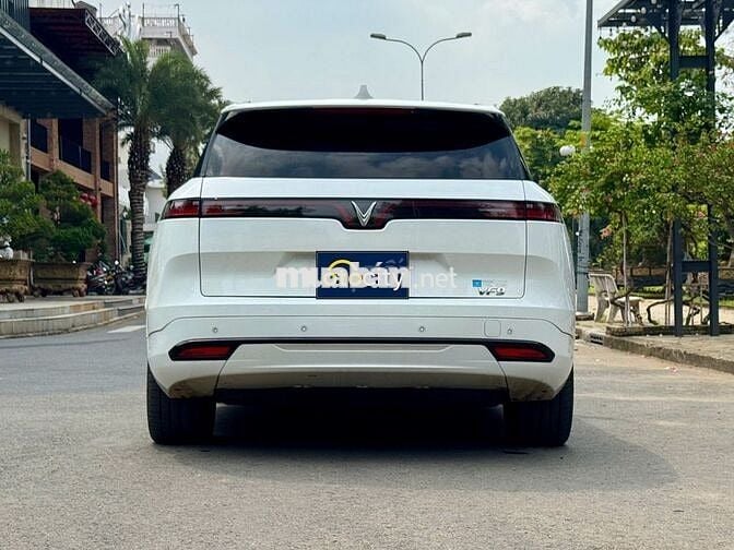 VF9 Plus 2023 - Màu trắng - 2v5km - Thuê pin (SDI)