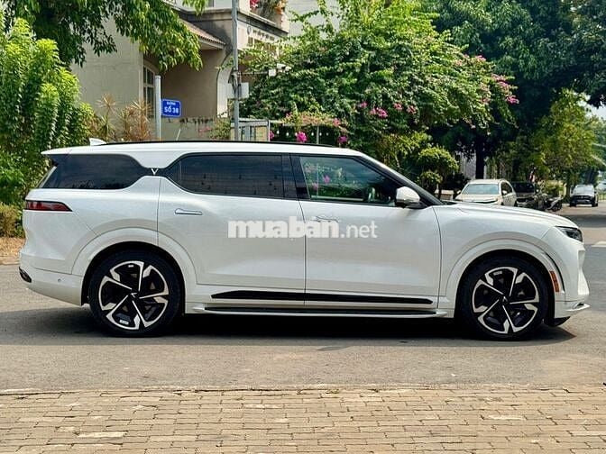 VF9 Plus 2023 - Màu trắng - 2v5km - Thuê pin (SDI)