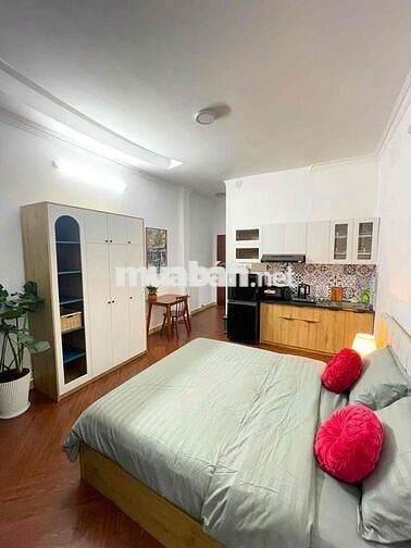 Phòng ban công 40m2 mới 100% gần Phố đi bộ Nguyễn Huệ