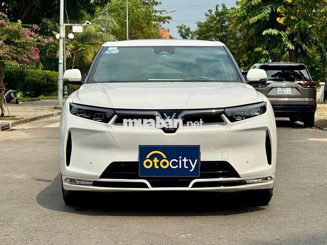 VF9 Plus 2023 - Màu trắng - 2v5km - Thuê pin (SDI)