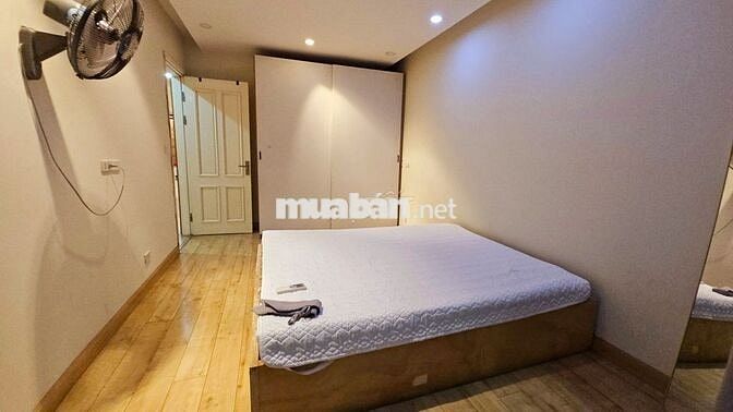 Cho thuê gấp Golden Palace, Mễ Trì 120m2 3PN nội thất đẹp giá 17tr/th