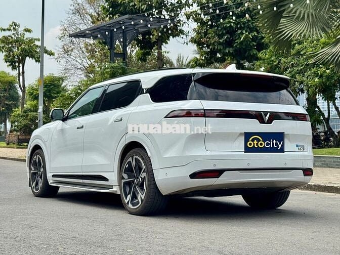 VF9 Plus 2023 - Màu trắng - 2v5km - Thuê pin (SDI)