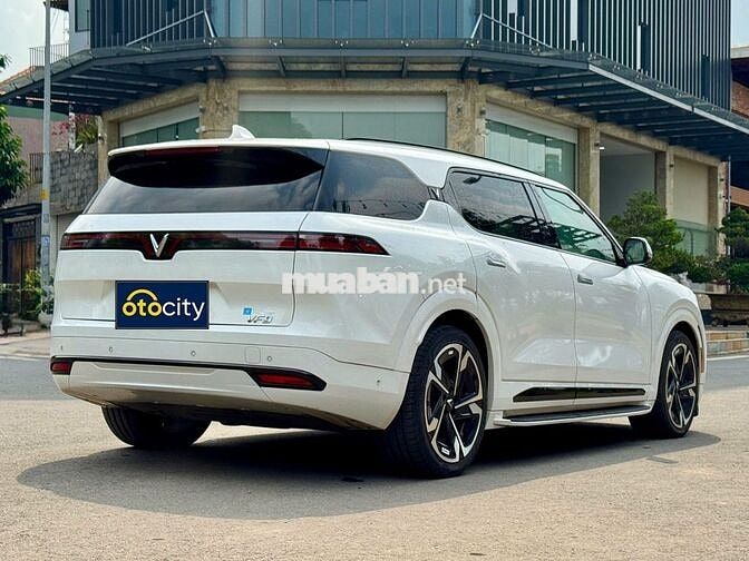 VF9 Plus 2023 - Màu trắng - 2v5km - Thuê pin (SDI)