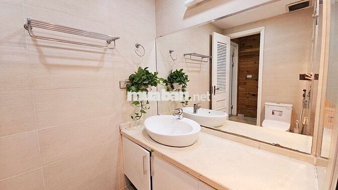 Cho thuê gấp Golden Palace, Mễ Trì 120m2 3PN nội thất đẹp giá 17tr/th